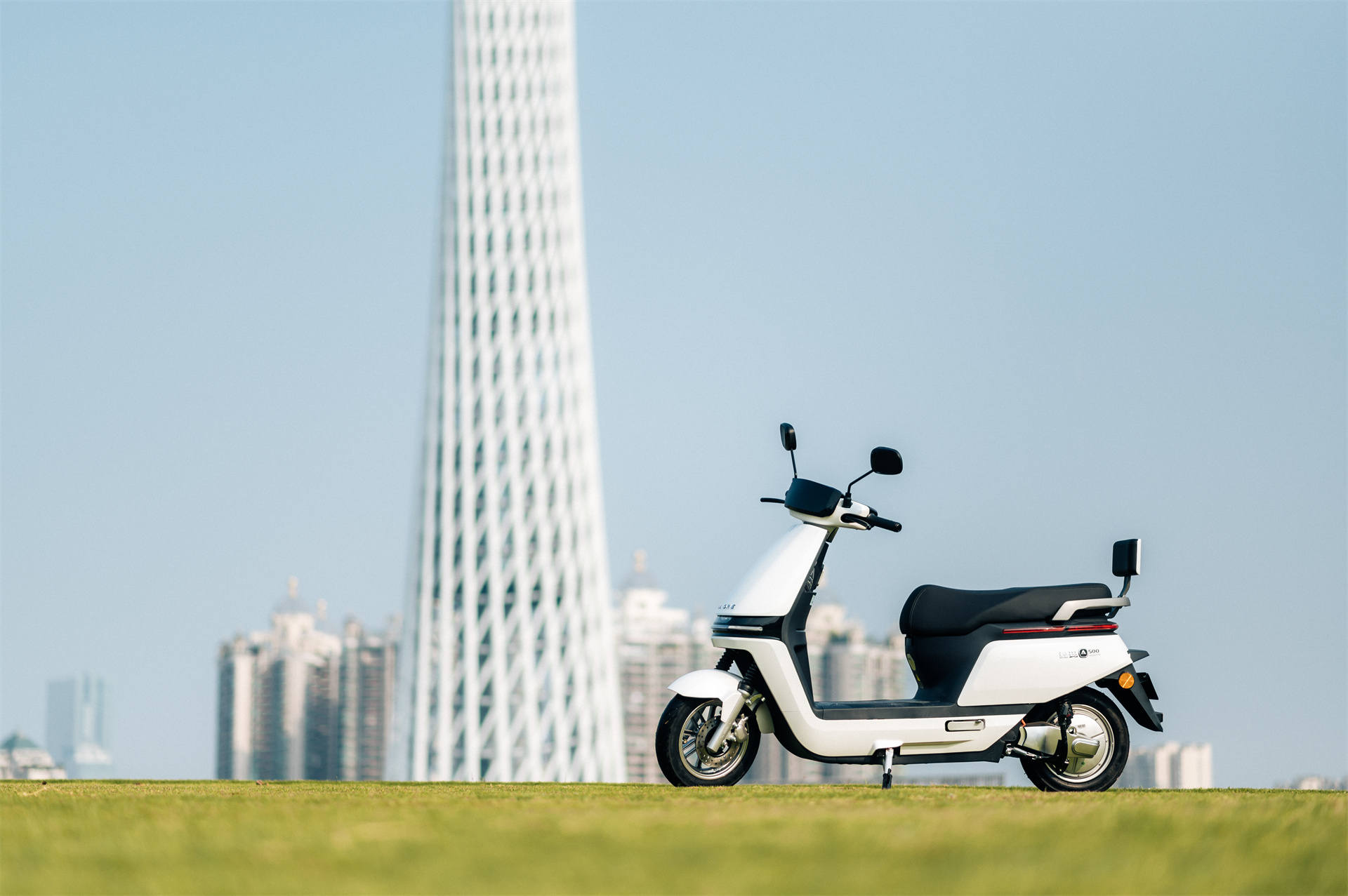 新款爱玛电动车真实测评,电动自行车续航500公里靠谱吗