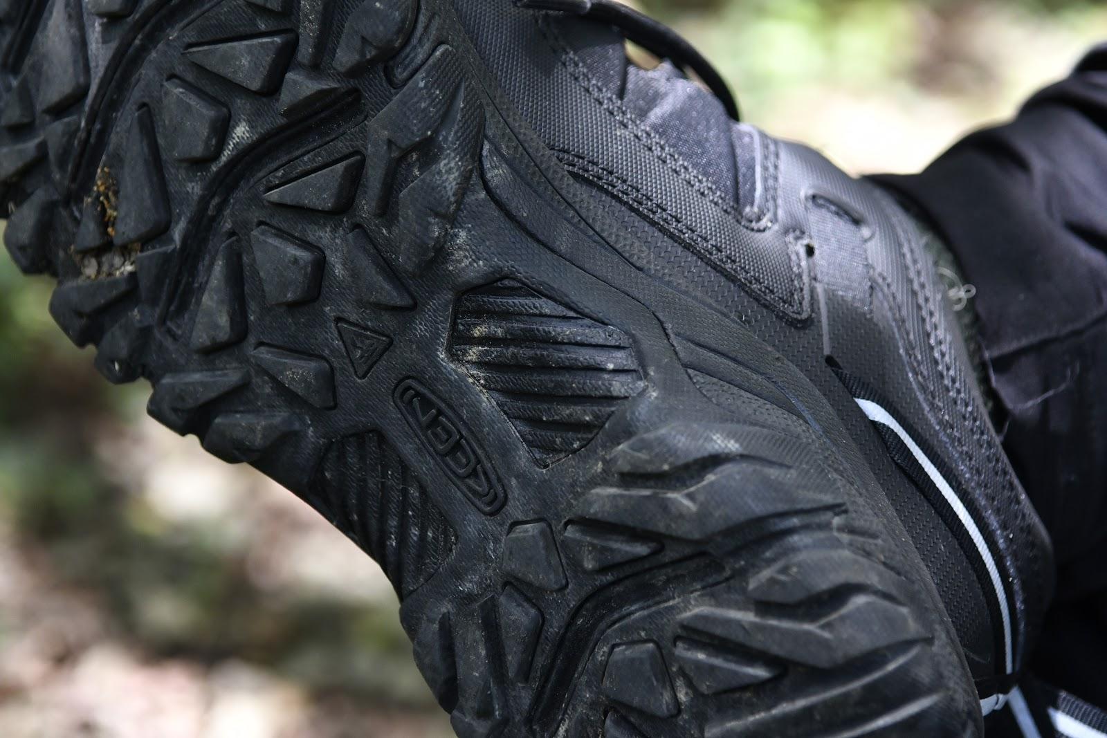 户外登山鞋哪种比较好用耐穿,小白入门登山鞋怎么选购