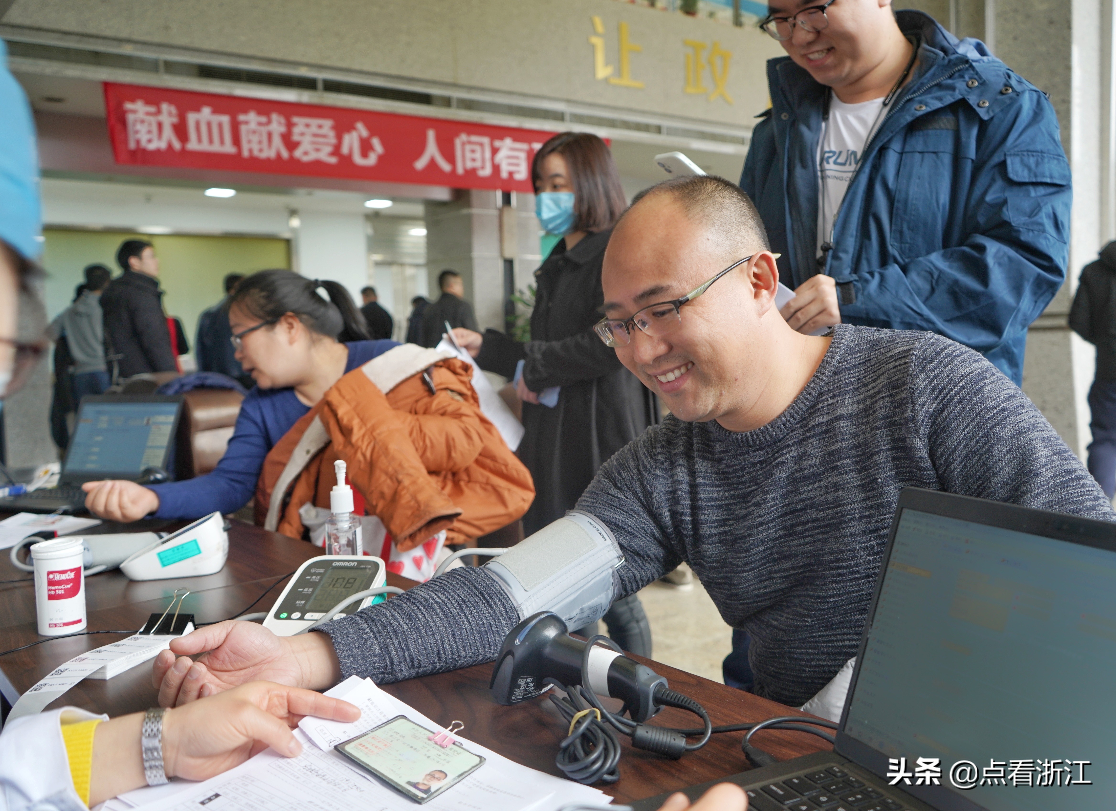 学雷锋日医护人员献血,学雷锋日无偿献血朋友圈