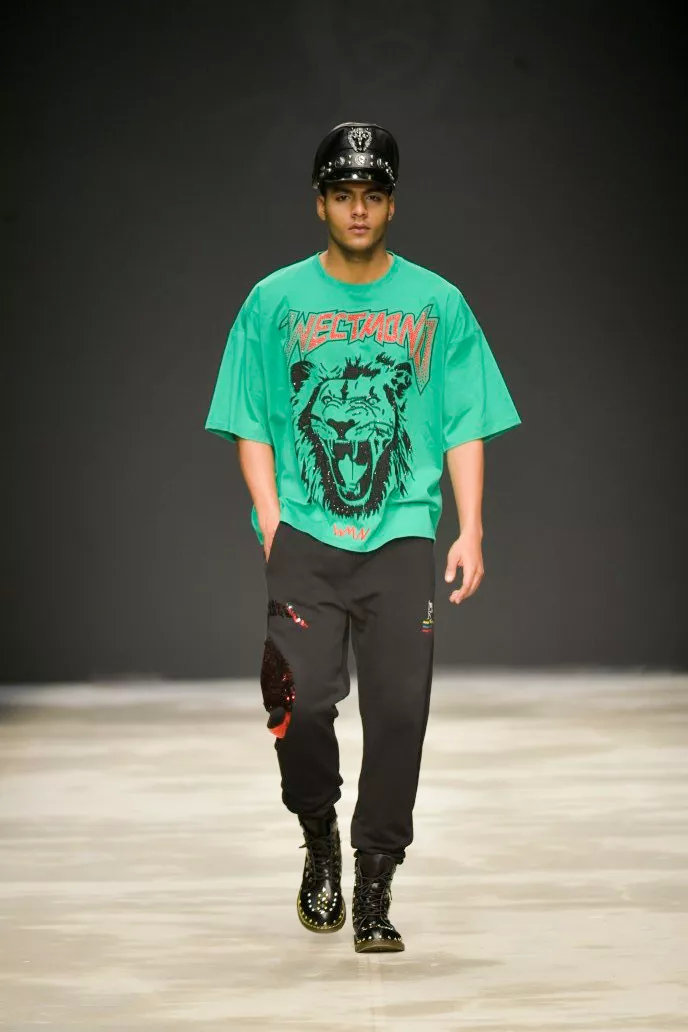 星光大赏王一博肖战粉丝battle,肖战看吴世勋和王一博battle