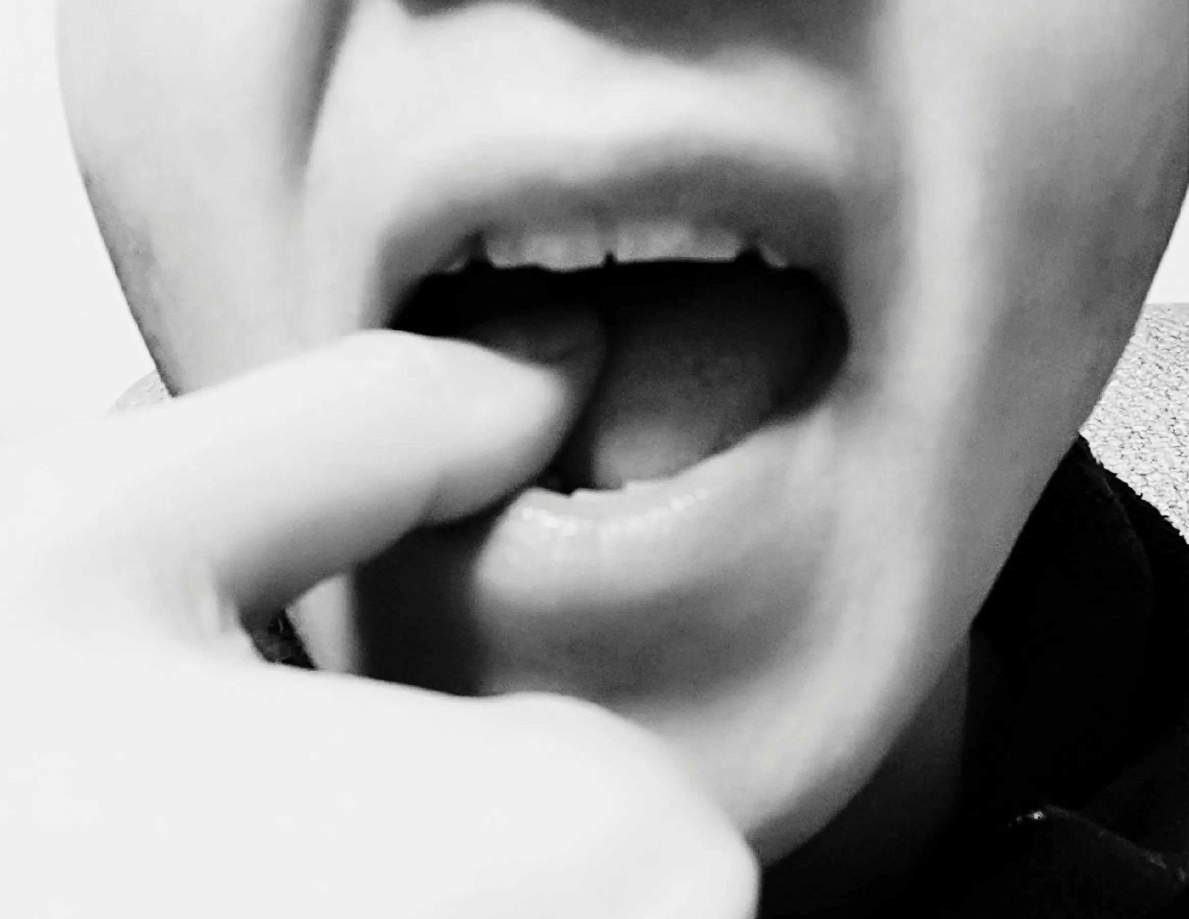 单指吹口哨技巧一分钟学会,四指哨吹法教程