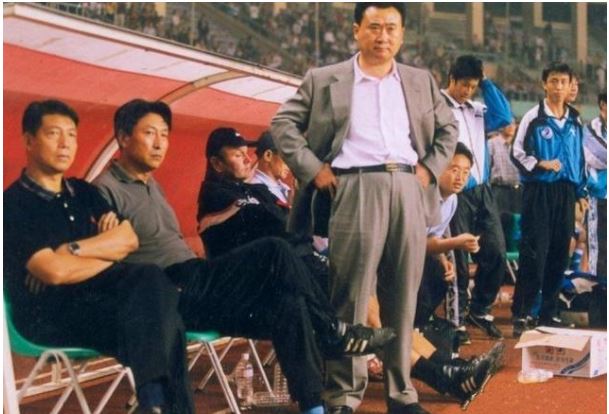 王健林的万达王朝：55场不败创记录，不公判罚导致愤怒退出