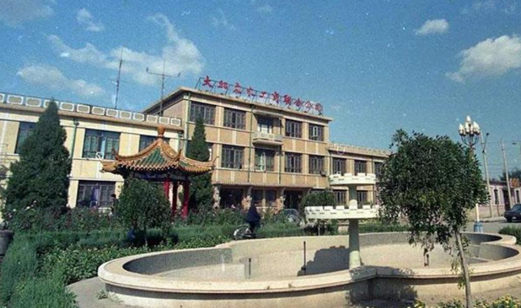 撤村建镇、农民翻身、教授当顾问:大邱庄的神话20年