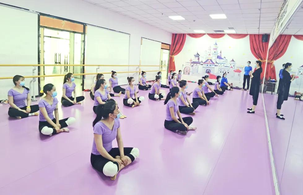 高歌曼舞,高歌舞蹈培训班