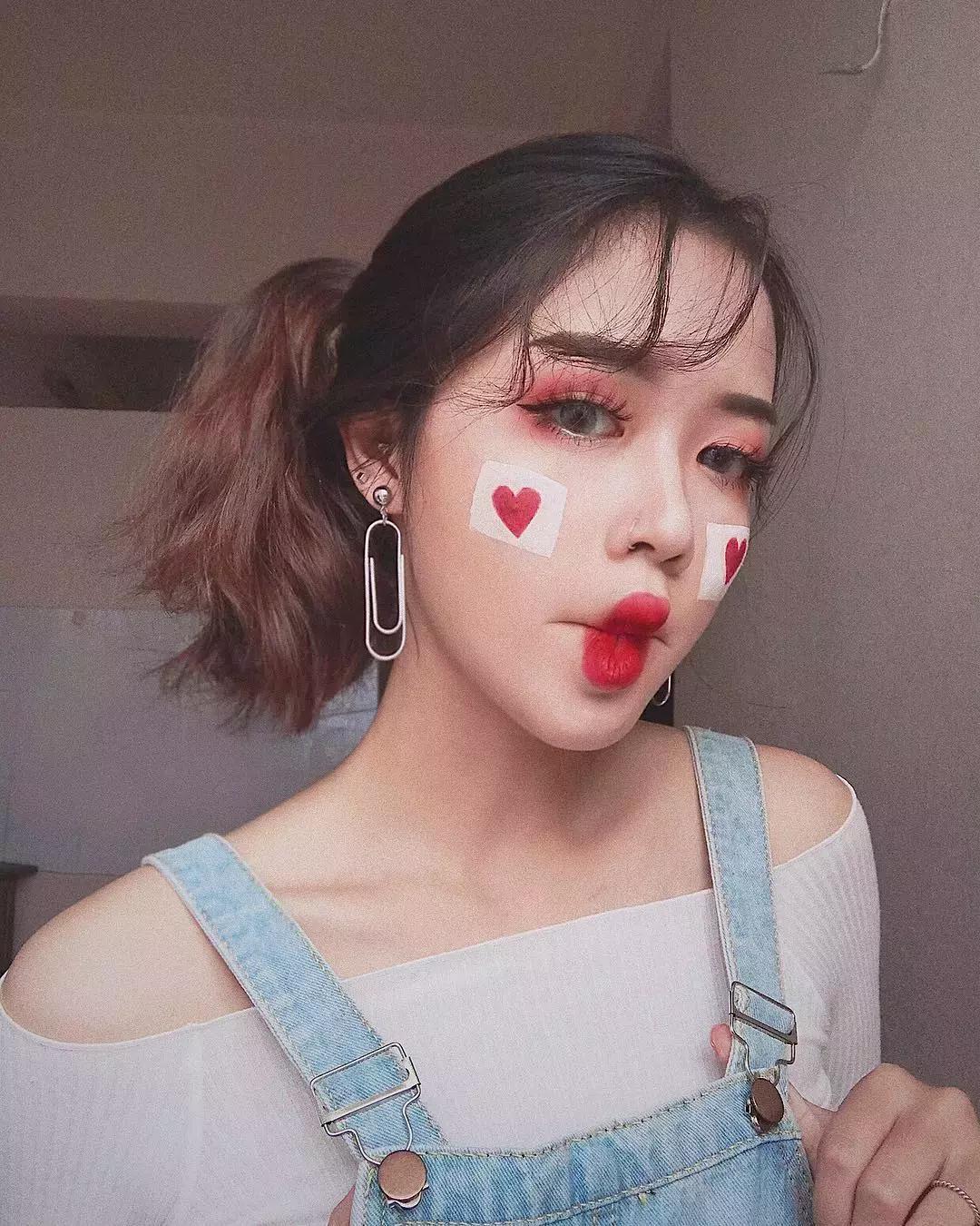 20岁越南小姐姐刷爆ins，在脸上乱画浮夸妆容，斩获10万粉，吊打P图神器！