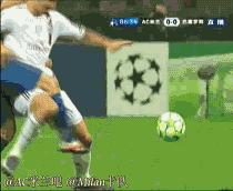 足球搞笑过人动图,足球十大最搞笑瞬间图