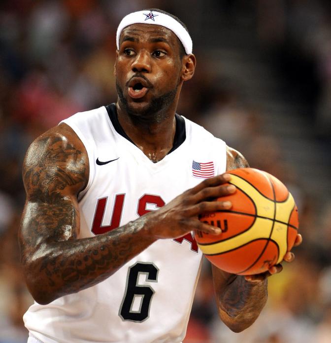 詹姆斯到底穿几号球衣,詹姆斯现在是几号球衣