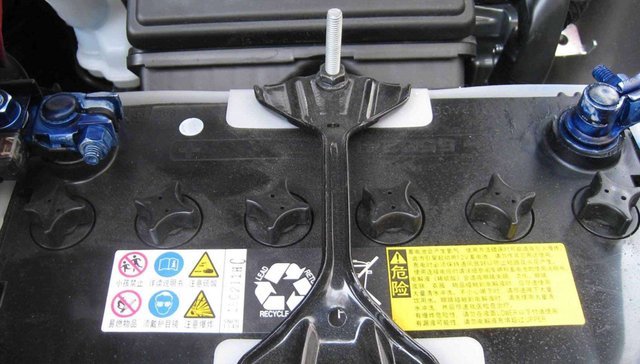 怠速情况下可以给车子电瓶充电吗,汽车行驶过程中怎么给电瓶充电