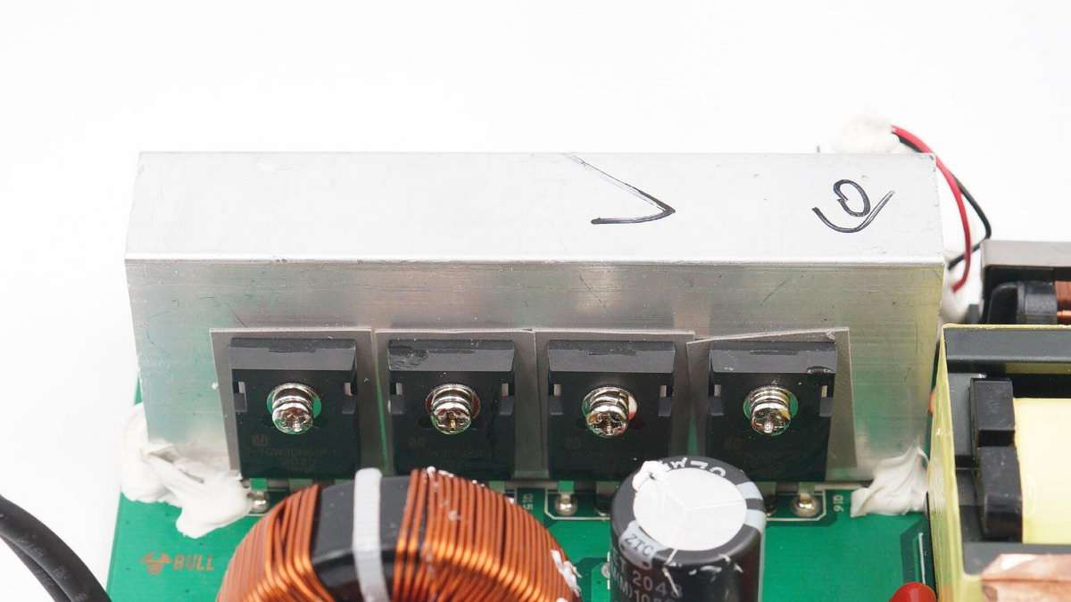 公牛便携式电源拆解,公牛1800w户外电源拆解