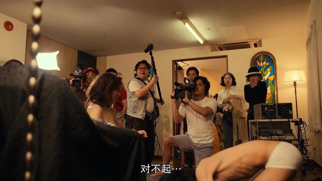 他拍过100多部电影,他拍了很多部电影英文