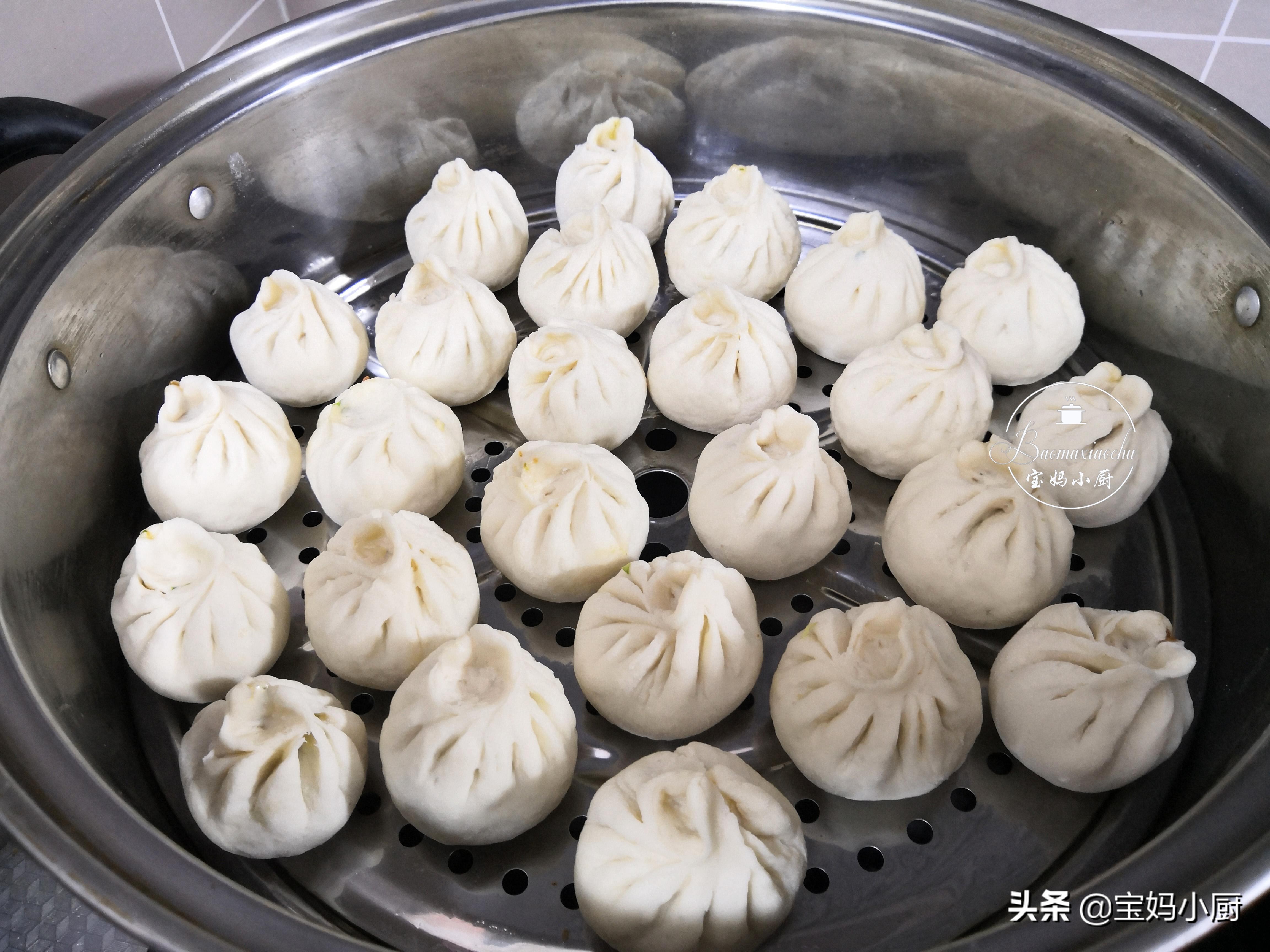 发面蒸包子怎么才能让包子软和,蒸包子不会包褶子