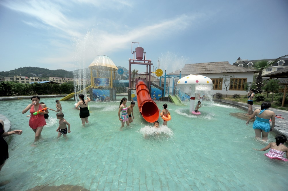 九江-庐山上汤温泉2大2小家庭票不到百元，畅玩温泉区+水上乐园！