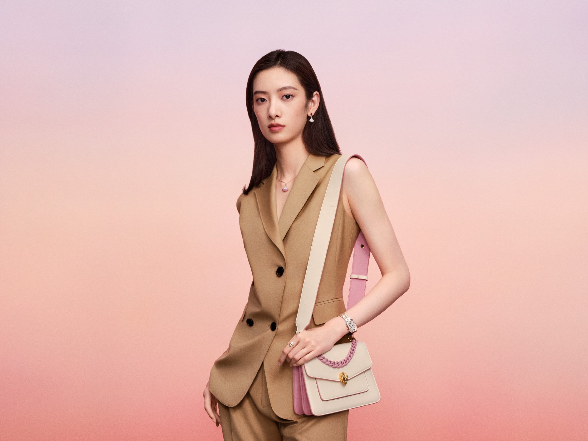 奢侈品加速品牌数字化lvmh集团,lv奢侈品巨头