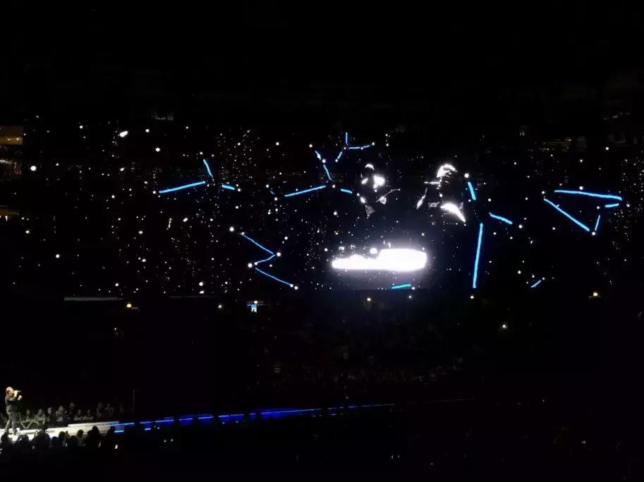 新媒体时代的沉浸式舞台设计,极简主义舞台设计