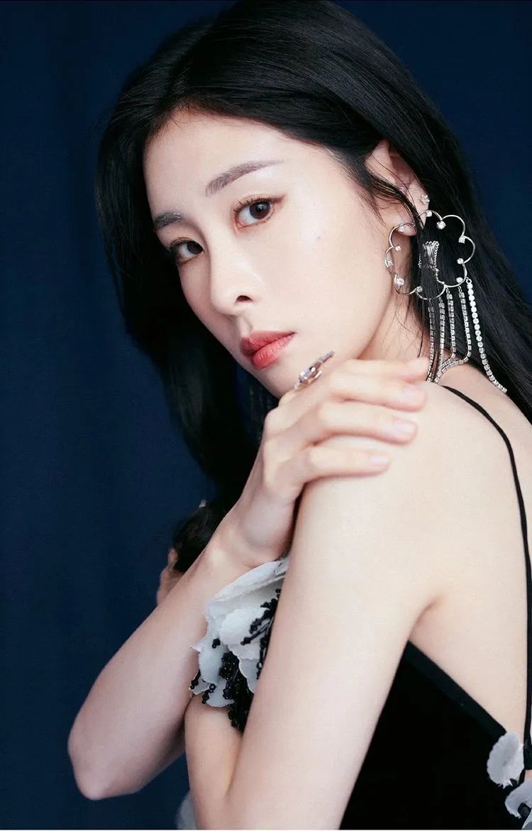 项链耳环一套轻奢小众高级感,100多轻奢项链耳环一套高级感