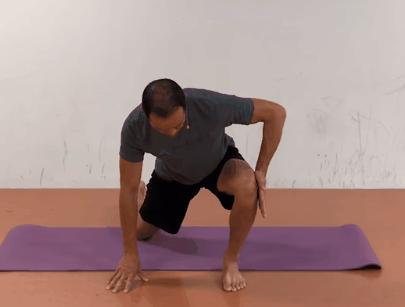 深蹲腰背挺不直什么原因,深蹲腰不直立是怎么练