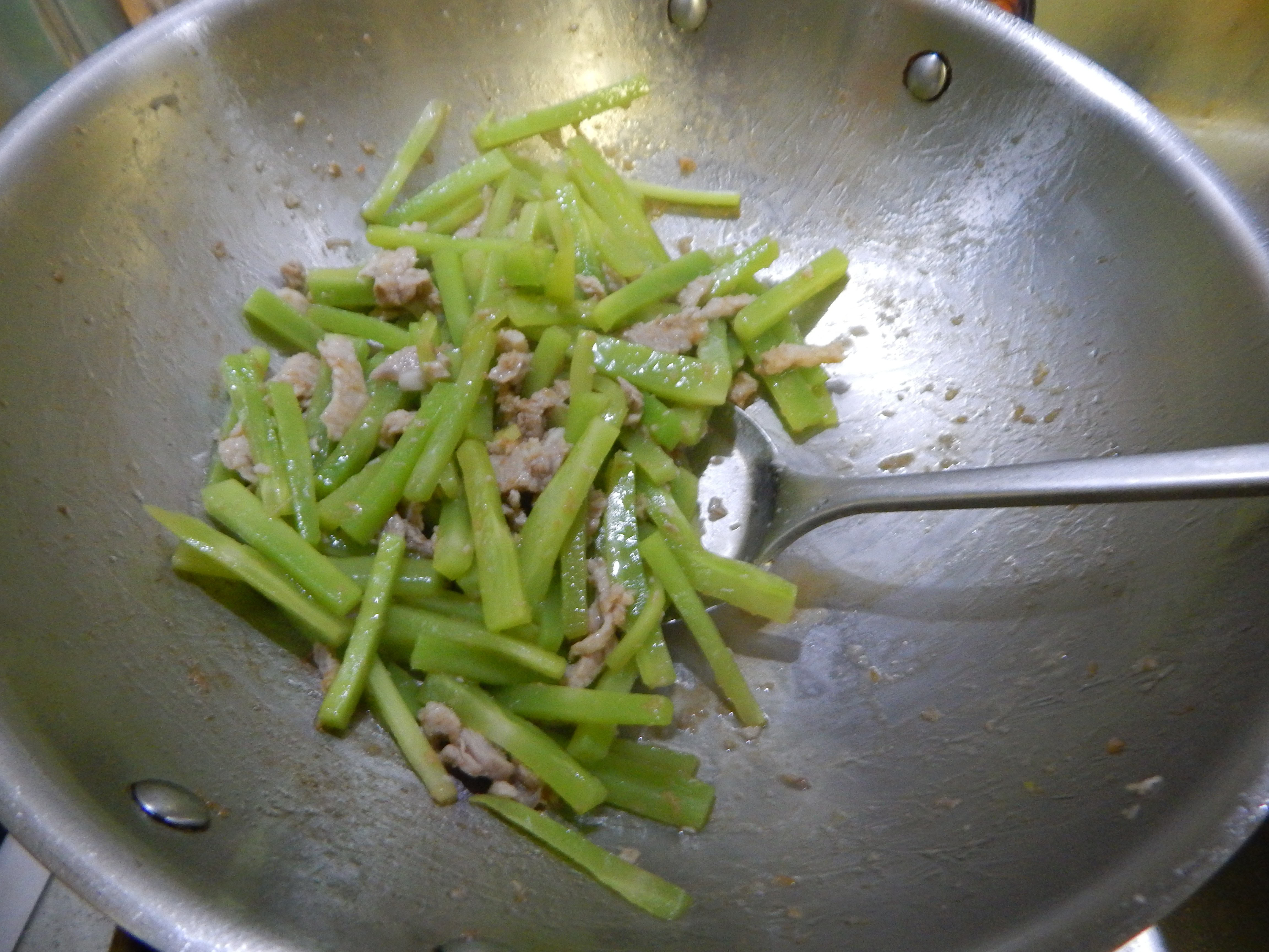 寒冬里吃什么菜好呢,冬天这道菜再贵也要吃补气又补脑