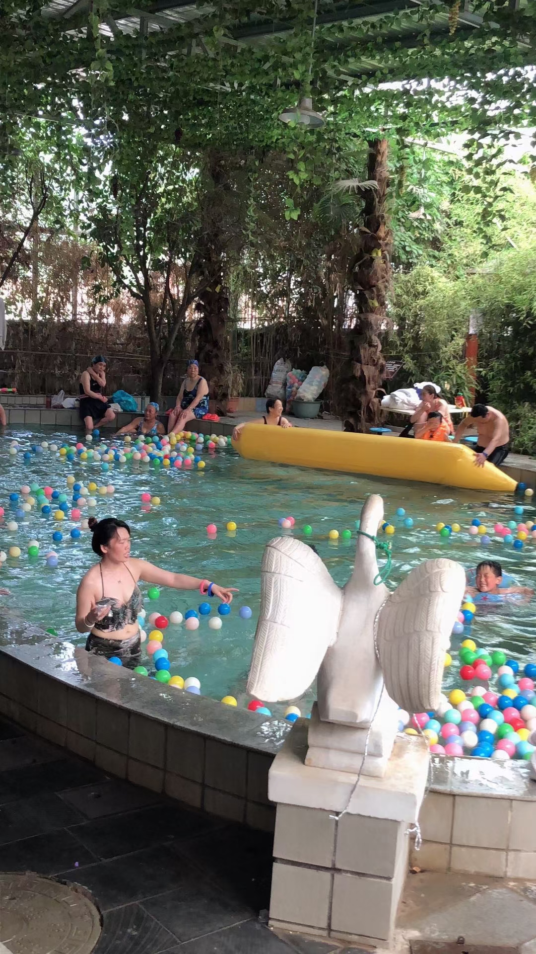 梦桃源温泉度假村积极做好疫情防控确保每位顾客用餐放心洗得放心