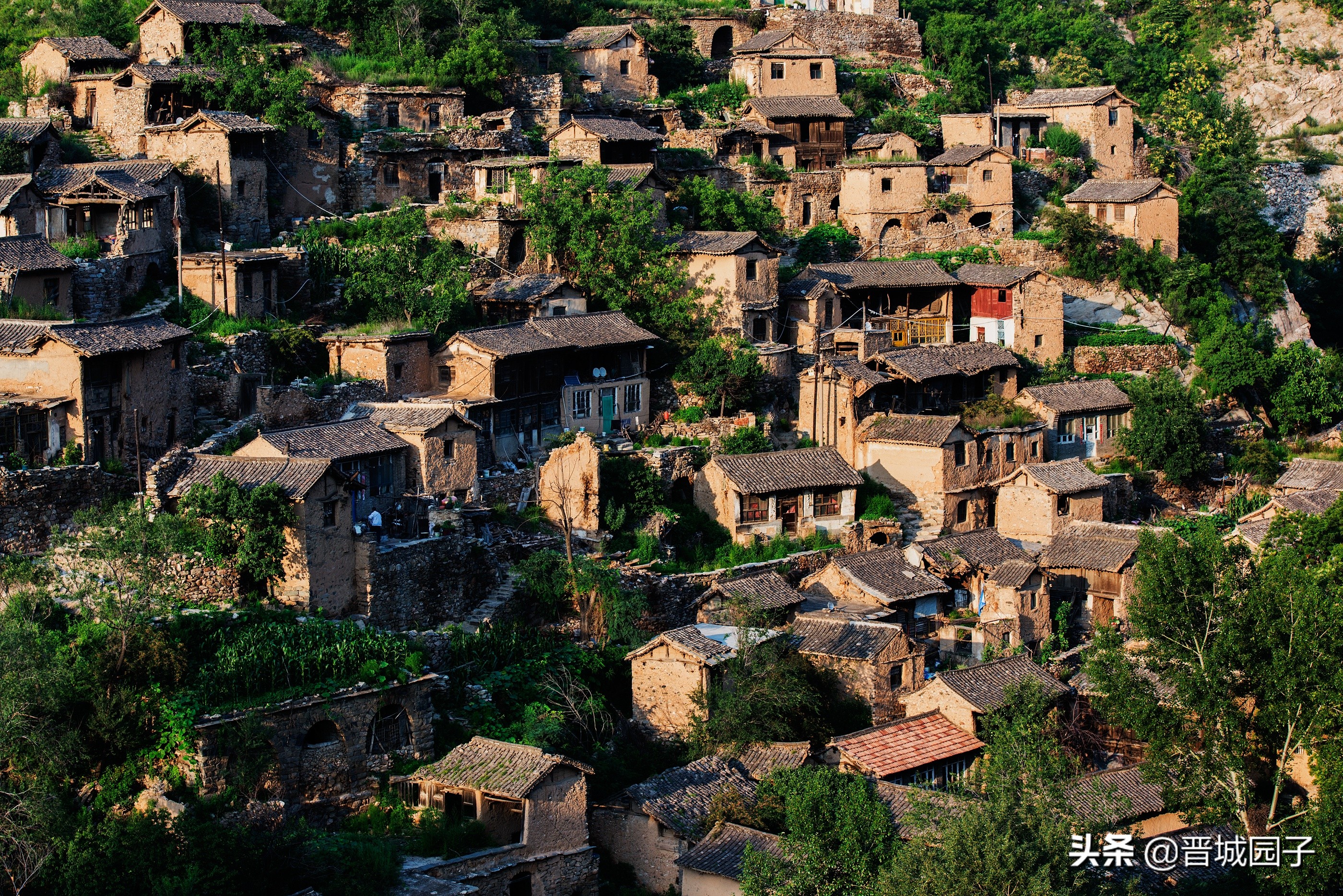 大汖古村深山里的布达拉宫,大汖村太行山深处的布达拉宫