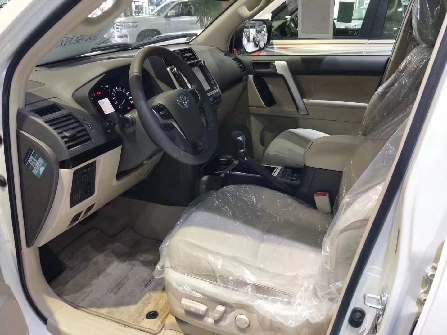 2019款全新中东版丰田霸道4000实车解读，不管是沙石乃至泥泞路面