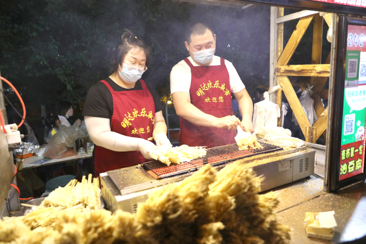 明达欢乐夜市小吃区团购,明达夜市推荐