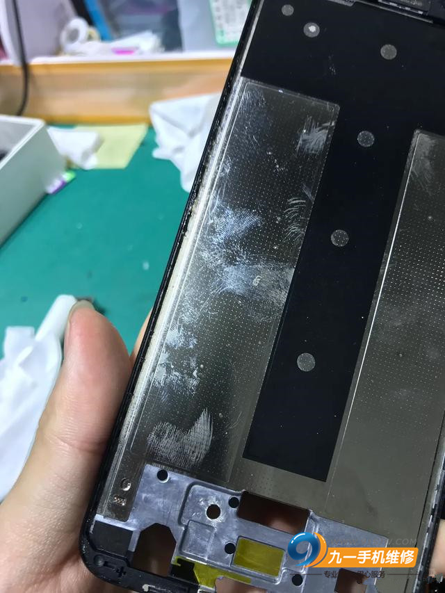 荣耀v10外屏玻璃更换教程,荣耀v10外屏更换教程