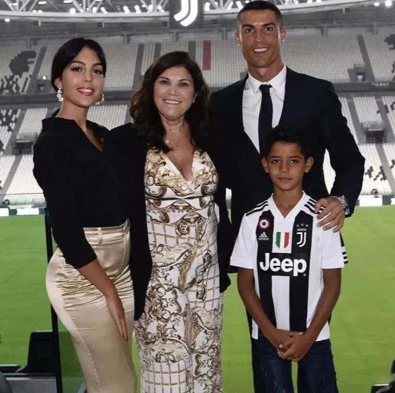 全球第一高富帅被柜姐拿下,世界上最厉害的海王c罗