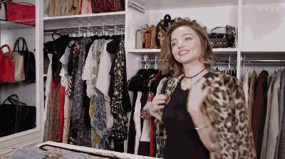 苏明玉和大嫂二嫂哪个关系好,苏明玉二嫂穿的小鞋子