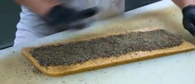 小伙放弃城里打工回老家摆摊创业,小伙放弃城里打工回老家做生意