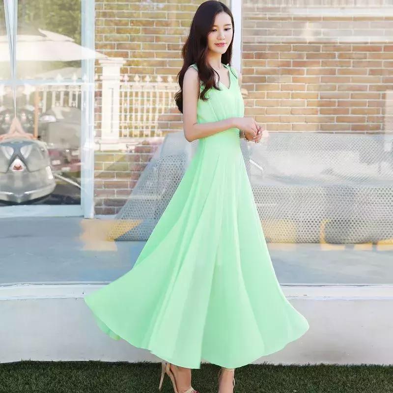 三伏穿的碎花连衣裙,现在的天气最适合穿这款连衣裙