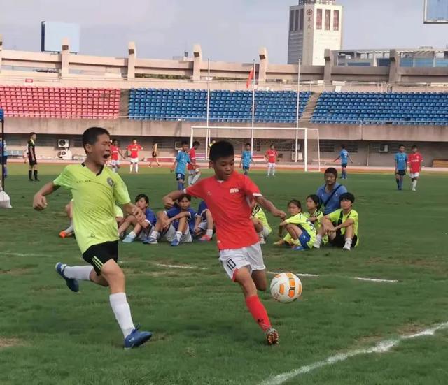 连播不分先后“一顿乱播”湘铝学校足球队?