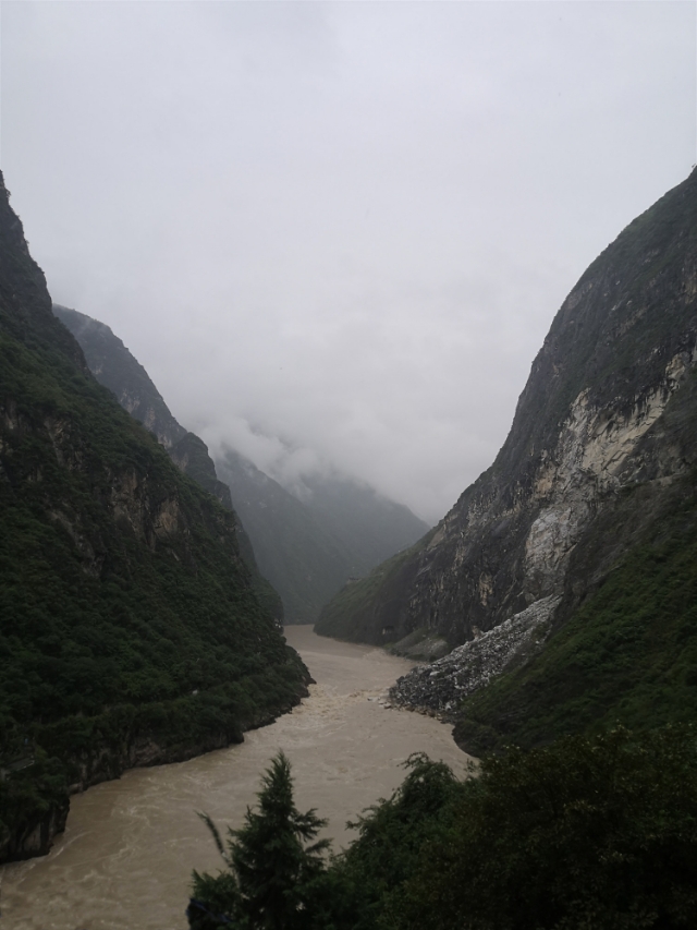 （二）虎跳峡：激越铿锵的震撼大片