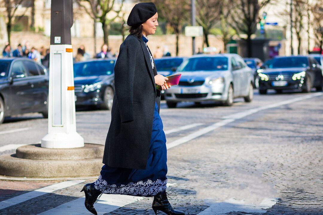 什么样的贝雷帽适合年轻人戴,白色有黑边的贝雷帽的正确戴法