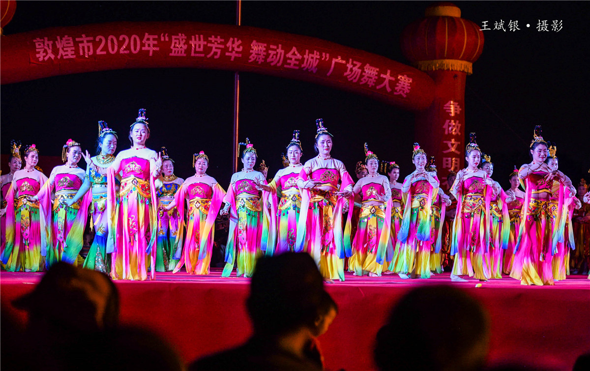 在敦煌跳敦煌舞,跳敦煌的舞蹈服