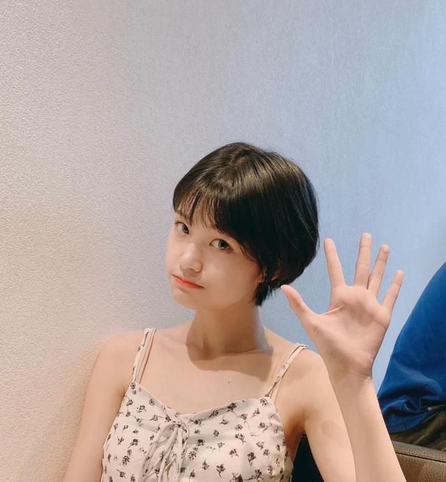 适合圆脸女生的日系短发发型流行,日系二次元短发烫发圆脸