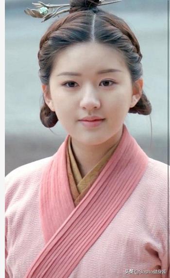 圆脸女孩赵露思照片,赵露思同款瘦脸方法