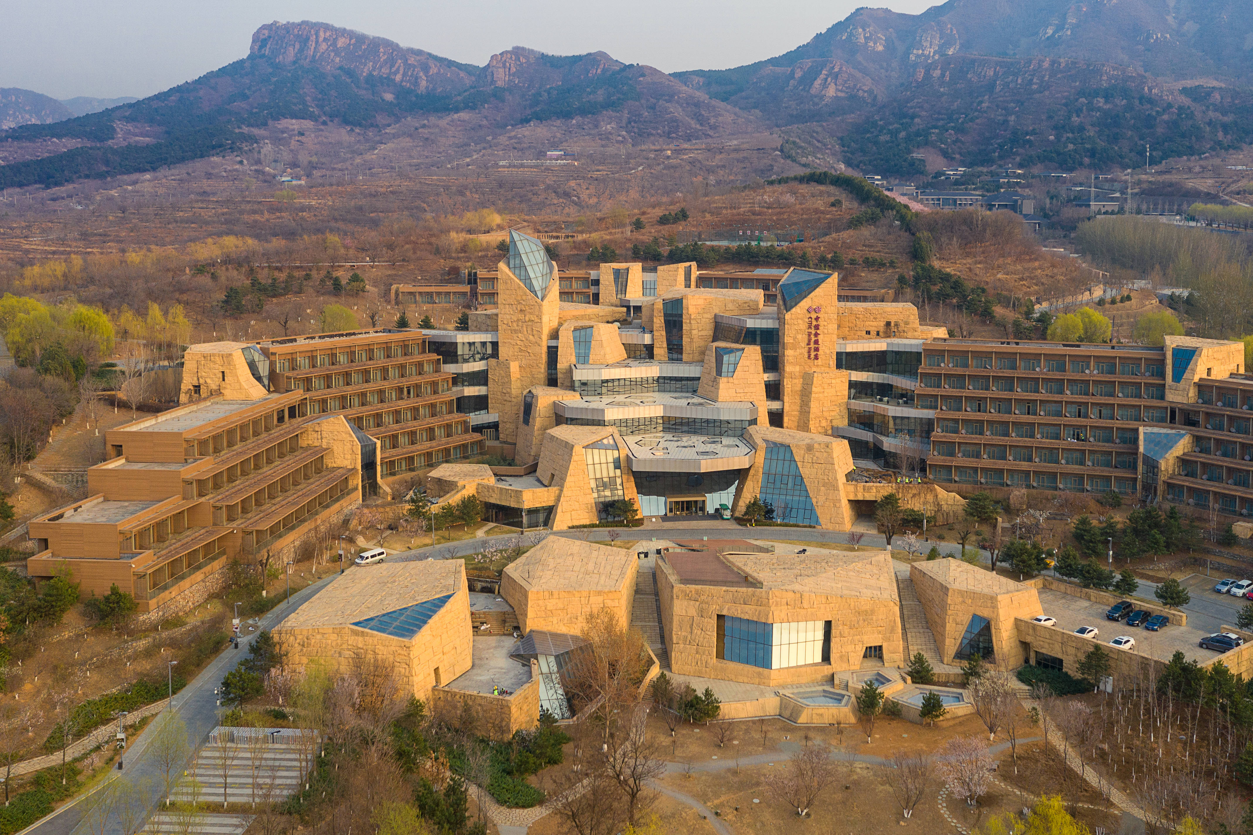 倚山傍水好地方,倚山傍水