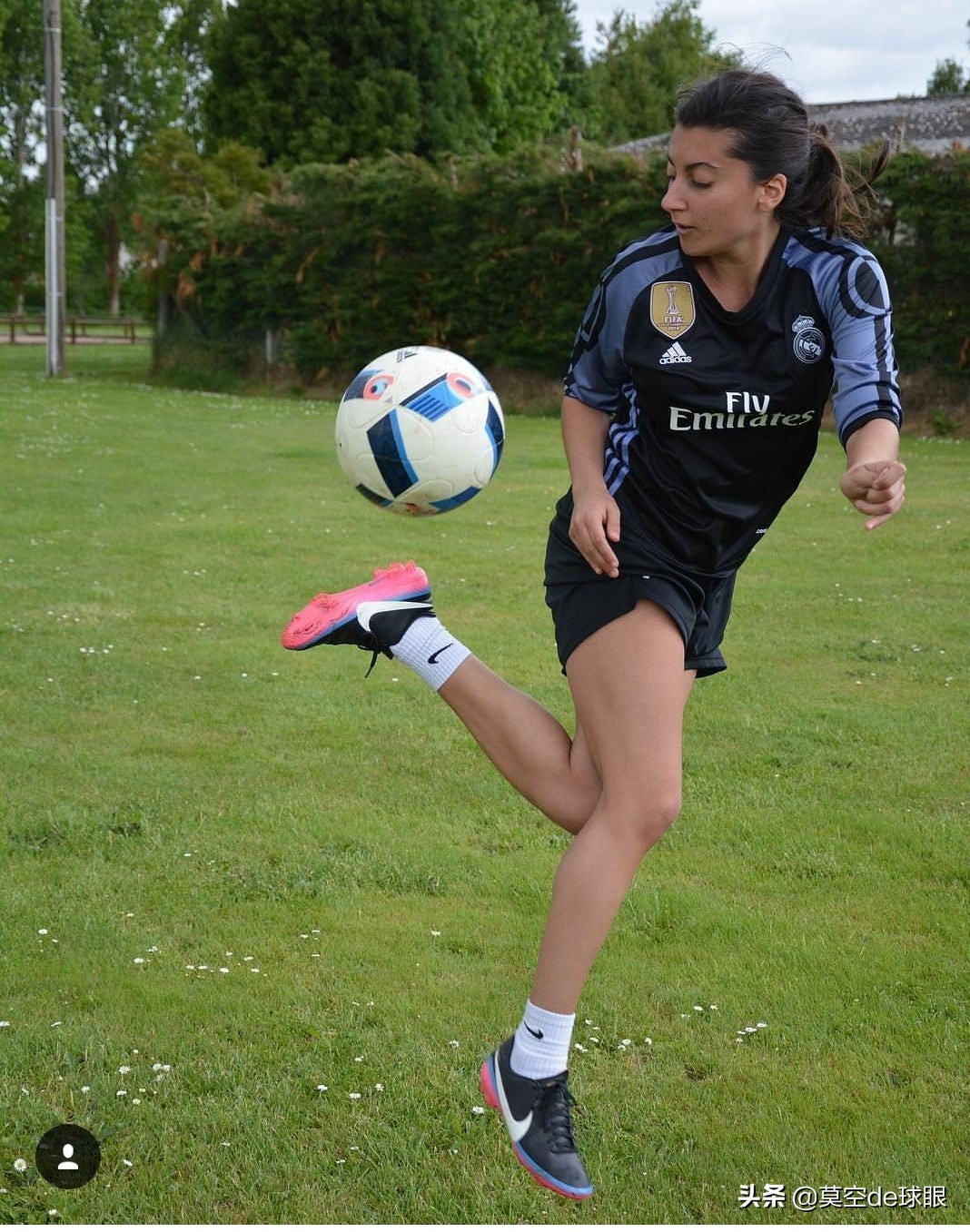 热爱足球的姐妹们最帅气,迟到的说一声,祝所有女球迷节日快乐!