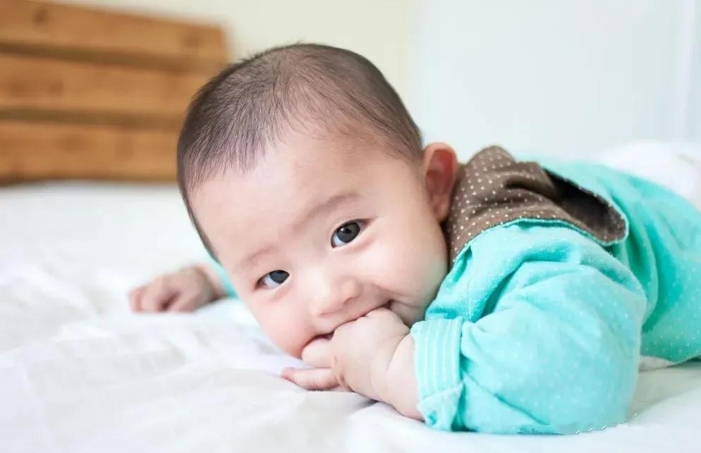 如何预防孩子扁头,怎么预防婴儿睡扁头