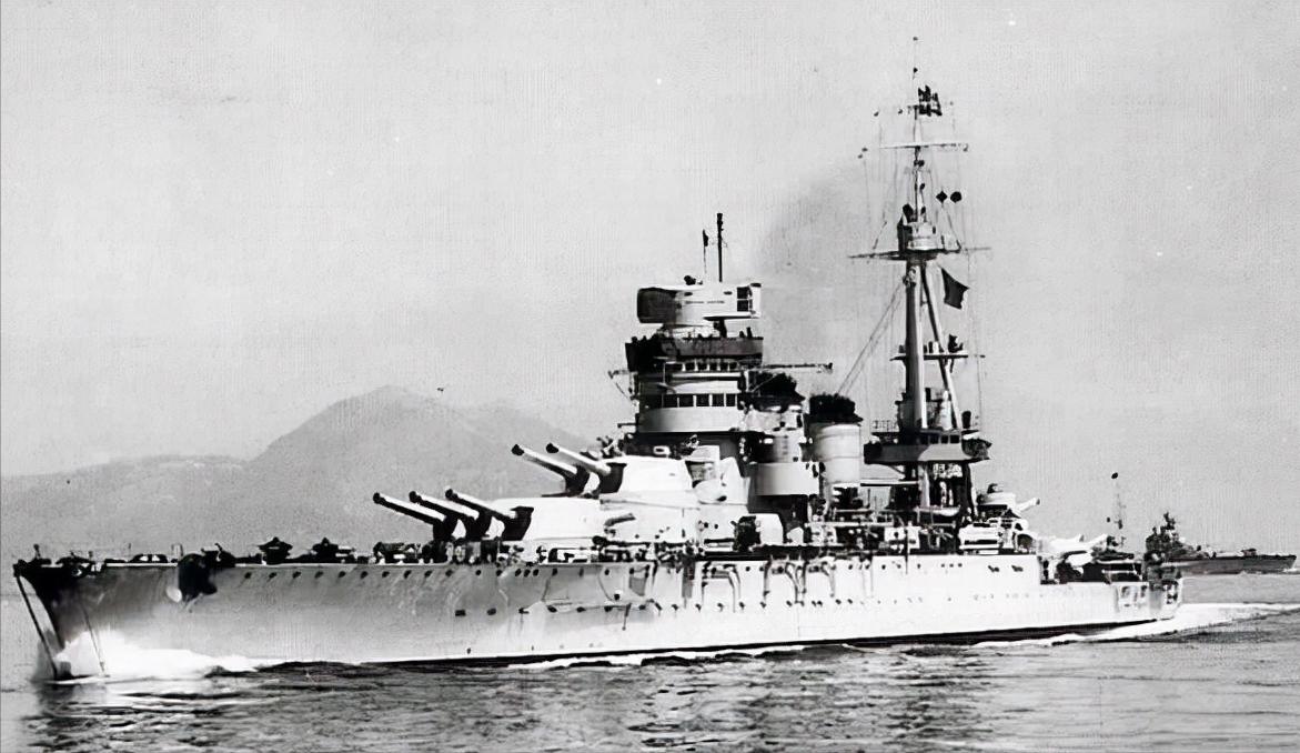 意大利的“罗马号”战舰想去投降，结果半路被德军给炸沉了