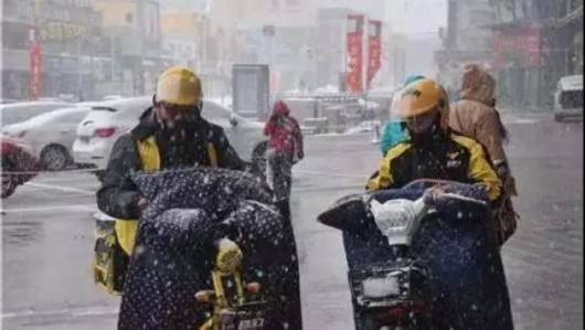 外卖小哥如何才能安全送外卖,外卖小哥给人送外卖的麻烦