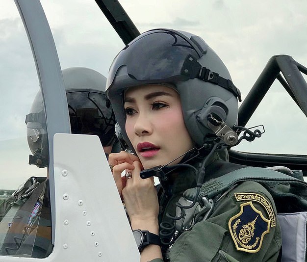 泰王加冕大公主,泰王大小公主美照