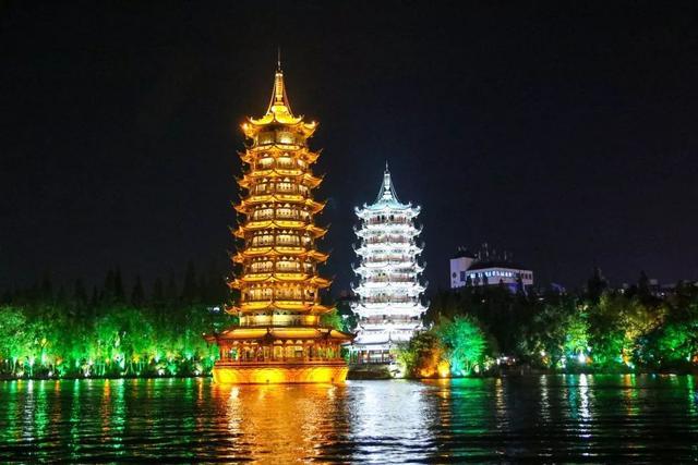 一条旅游路线打通欧亚,一条沿中国边界自驾游的路线