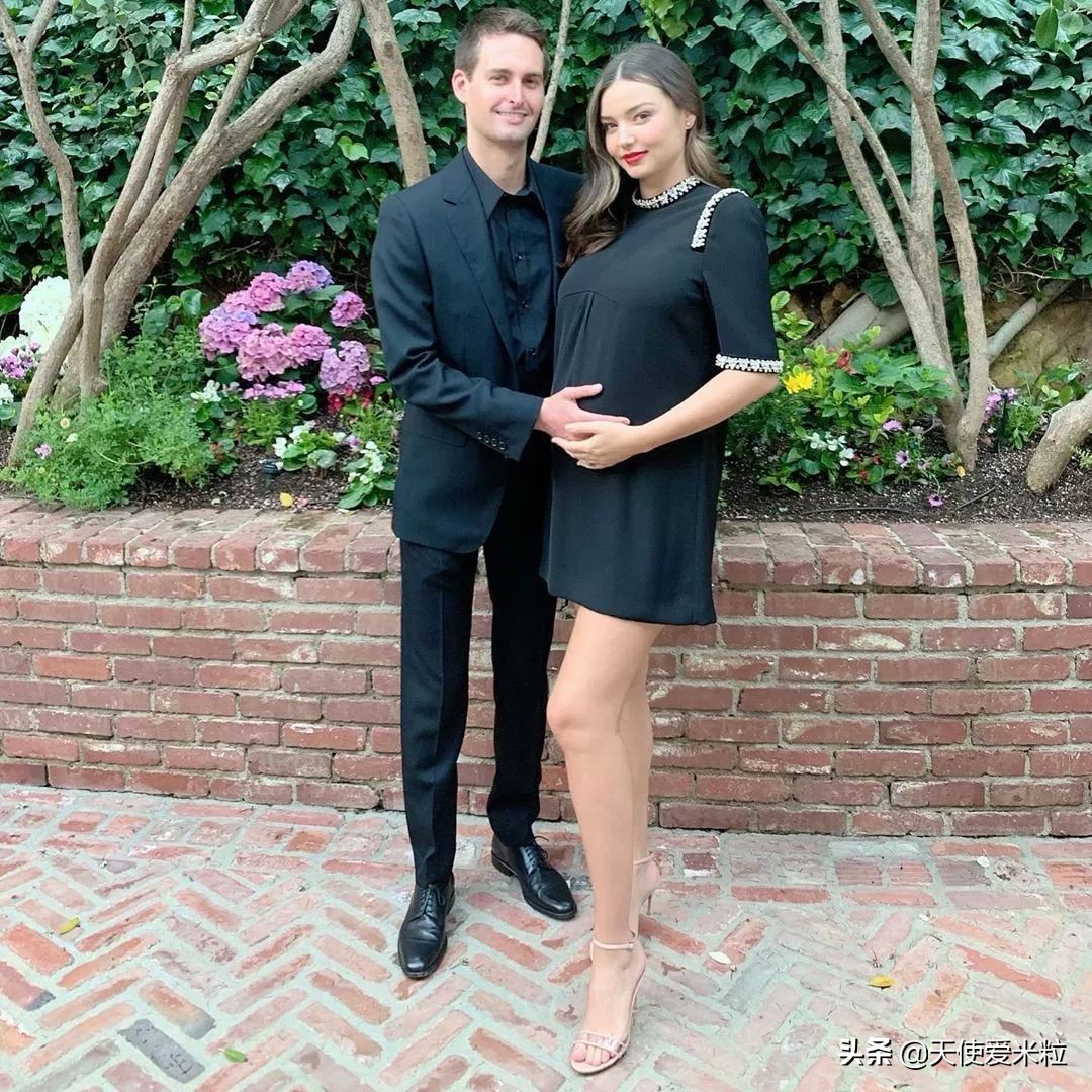 米兰达可儿挺孕肚出街四胎,米兰达可儿怀三胎图片