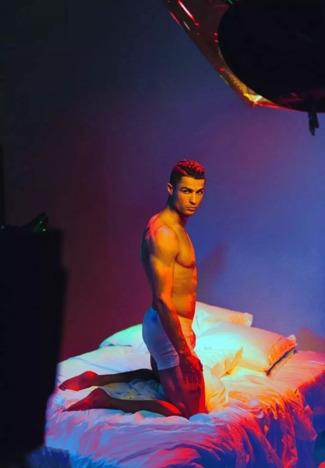 c罗大秀手臂肌肉惊呆众人,c罗最新肌肉照