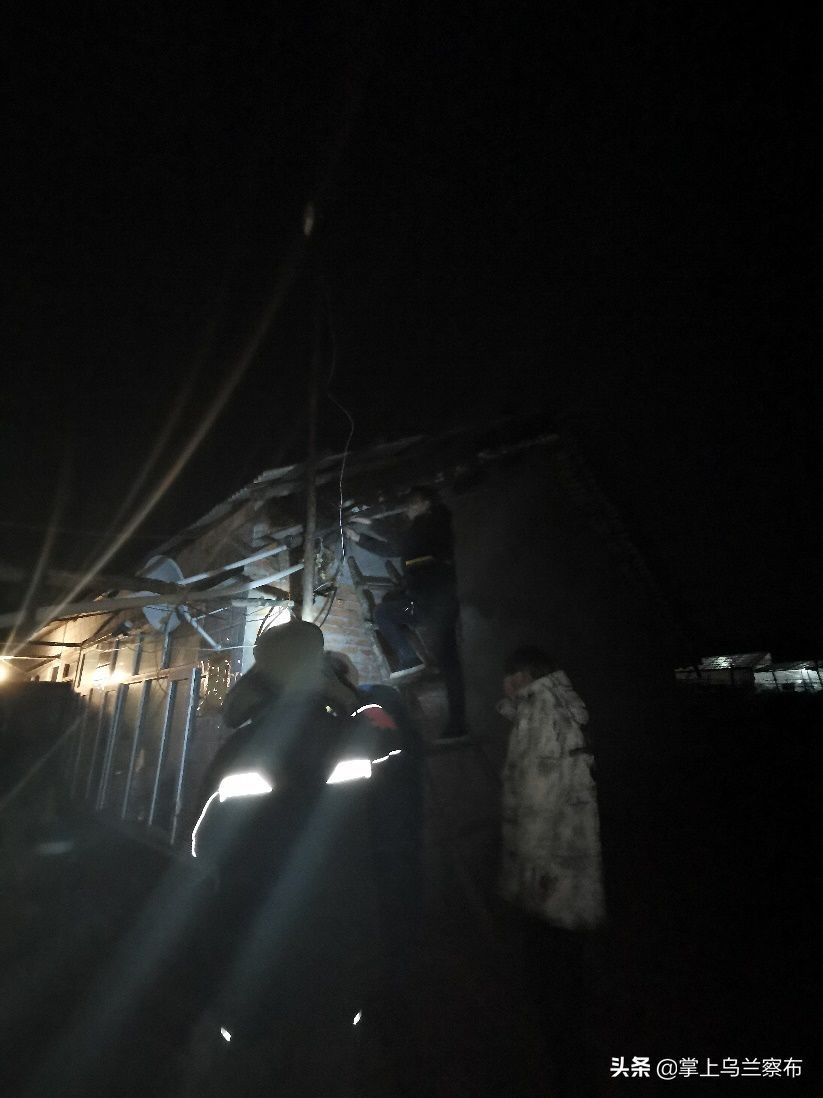 内蒙古通信行业突击小分队雪原急驰10小时帮助学生解决信号问题