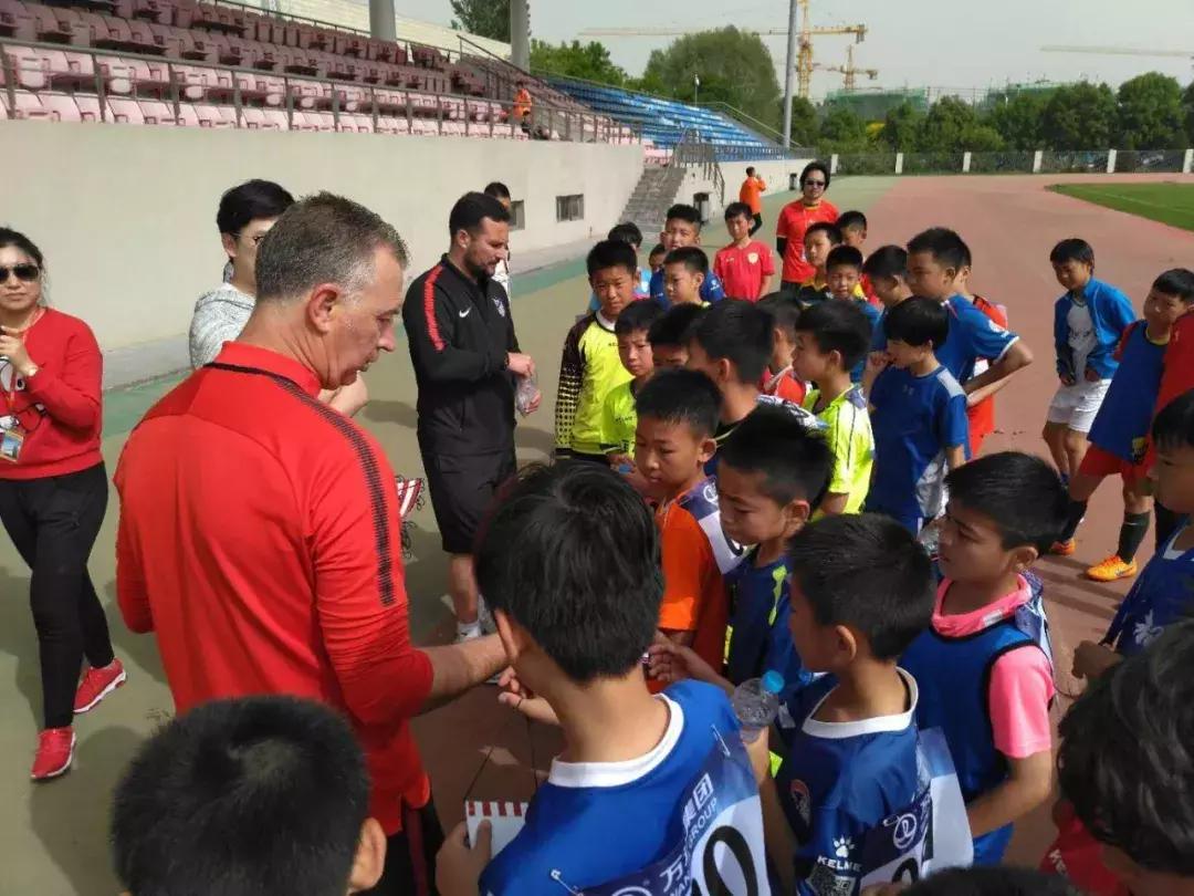 万达商管引资600亿,青训队选梅西还是c罗