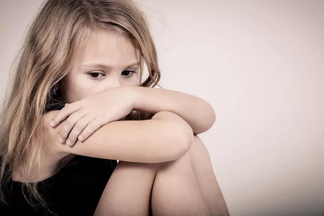 孩子在学校不敢上厕所怎么引导,为什么小孩子不愿意在学校上厕所