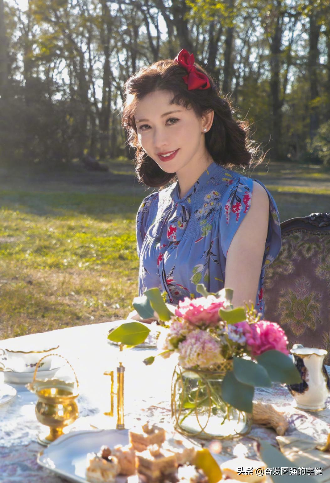 林志玲蕾丝蝴蝶结,林志玲扎麻花辫太减龄