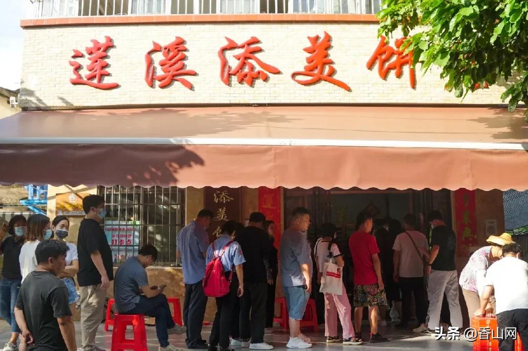 珠海这家月饼店开了38年，来买要排队两小时